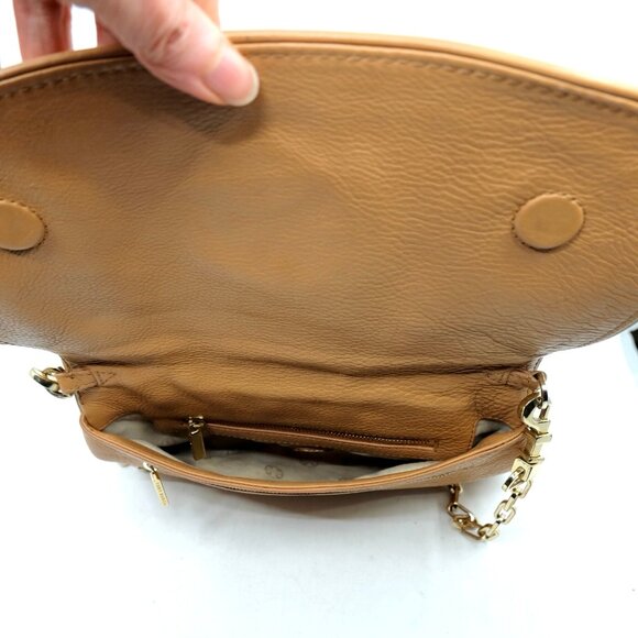 TORY BURCH~Amanda~FLAP GOLD CHAIN CROSSBODY CLUTCH BAG TAN PEBBLED LEATHER - Picture 6 of 7